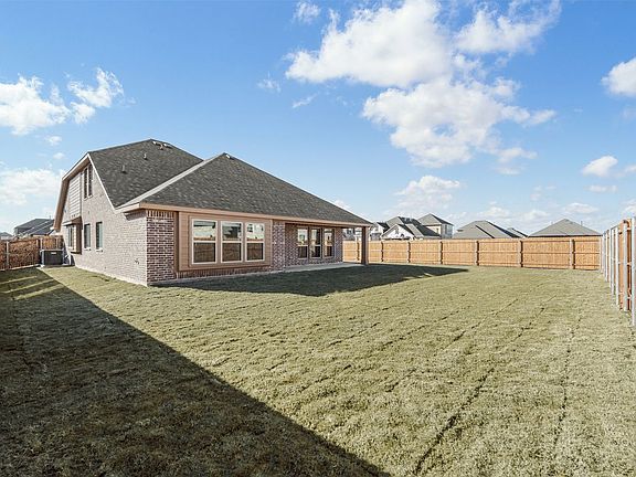 3rd image of 304 Hidden Cove Dr
