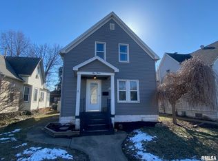 912 Highland Ave, Pekin, IL 61554