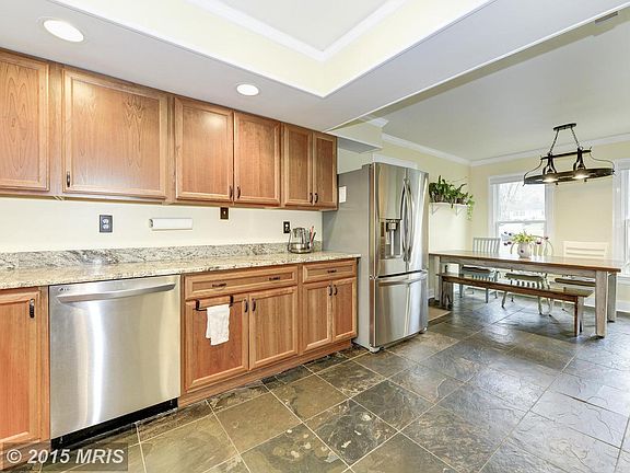 2nd image of 805 Dulles Ct