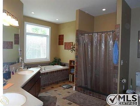 Awesome Master Bath.JPG