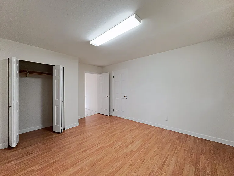 3218 E 45th Ave — Photo 8