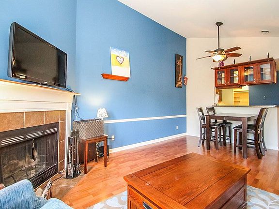 4th image of 705 Harbor House Dr Unit 7