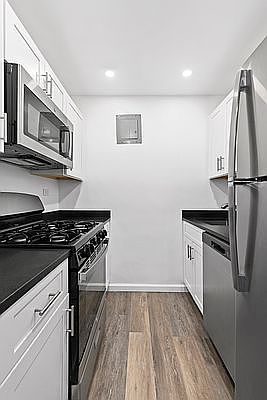 1st image of 320 E 58th St APT 5C