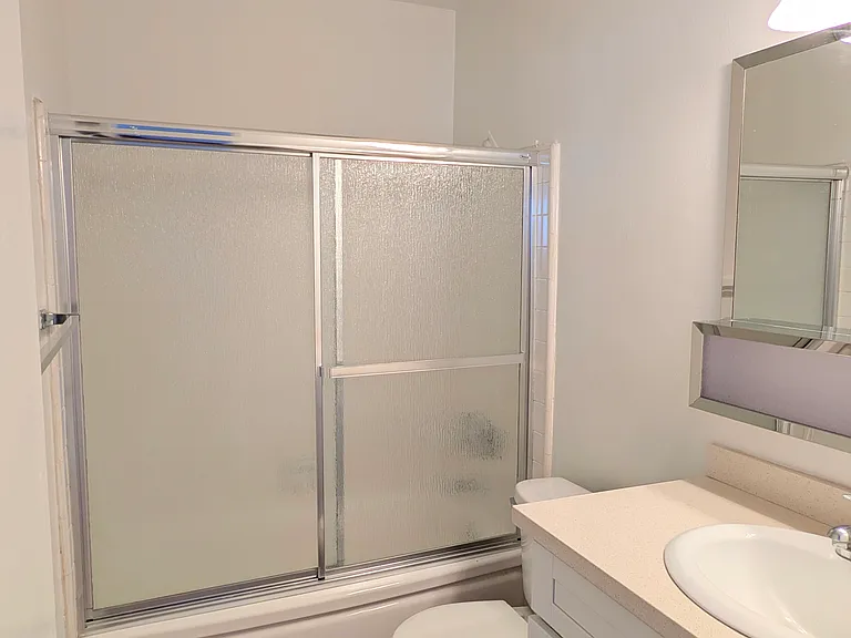 508 N Kenmore Ave #15 — Photo 3