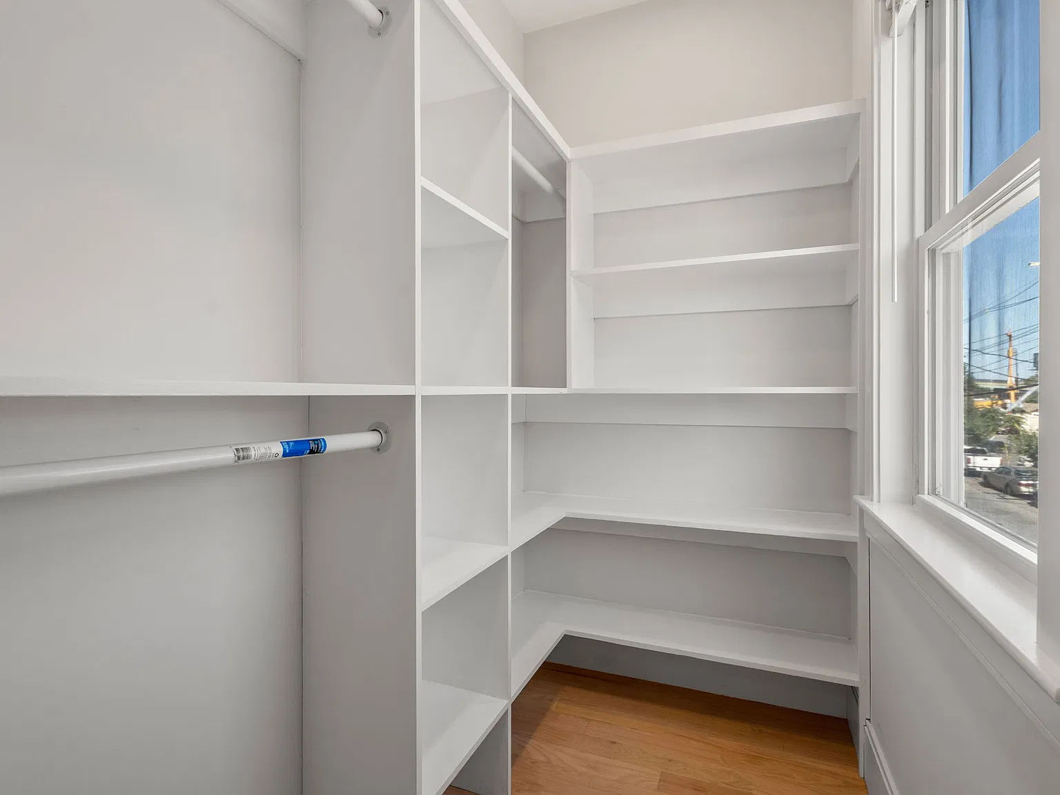 2 bed, 900 sqft, $3,200 — Photo 4