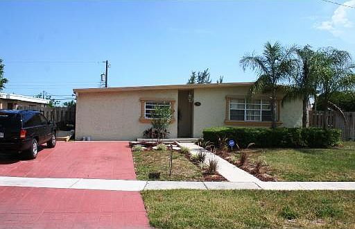 1st image of 1300 NE 41st Dr #1