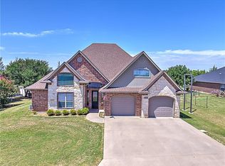 1045 N Elm St, Muenster, TX 76252