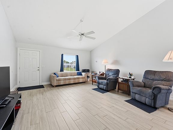 5th image of 461 SW Exmore Avenue