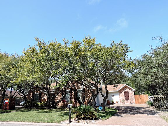 5th image of 106 Marion Dr