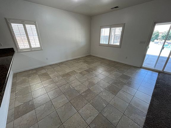 4th image of 3037 S Spruce Ct