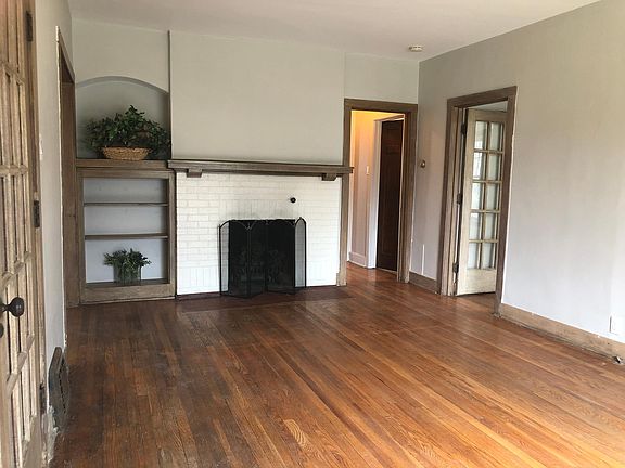 5th image of 2322 E Menlo Blvd
