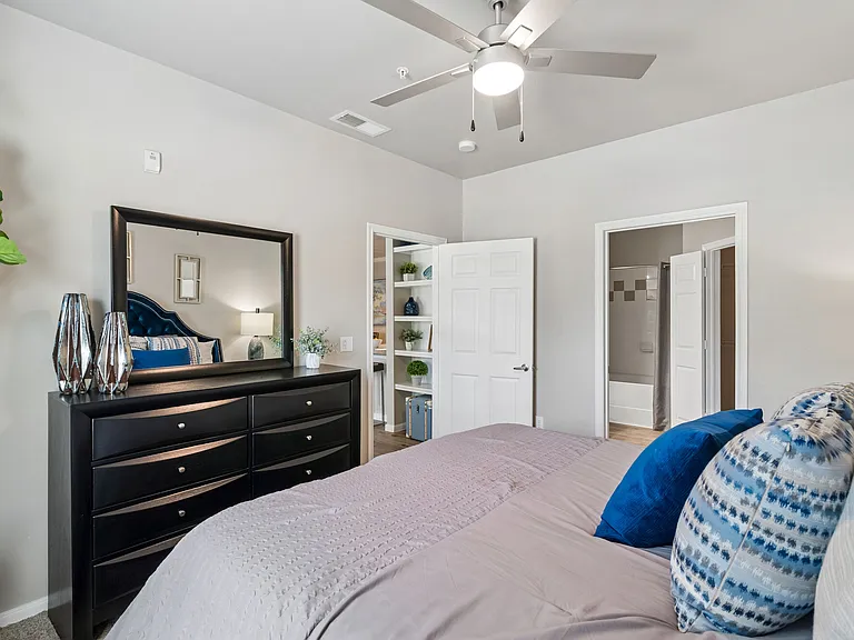 Residence at Lake Jackson — Photo 11
