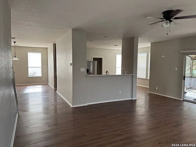 4 bed, 2.5 bath, 3288 sqft, $2,300 — Photo 4
