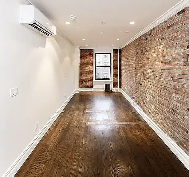 222 E 12th St #4B — Photo 4