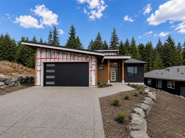 537 Mountain View Dr, Lake Cowichan, BC V0R 2G1