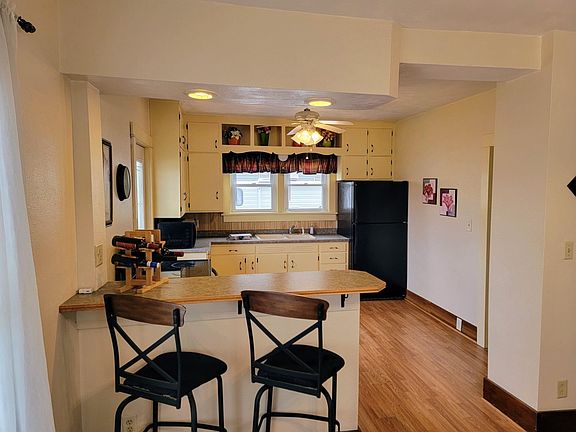 3rd image of 521 E Hancock St