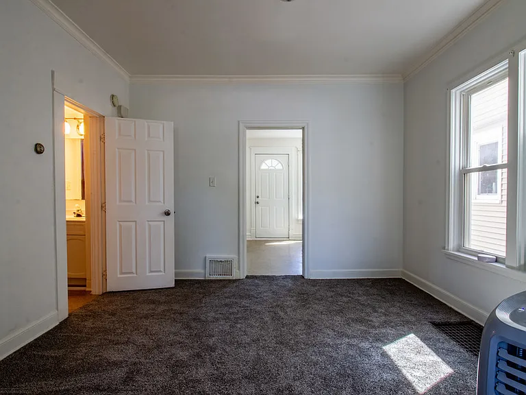 1612 Baxter Ave — Photo 4