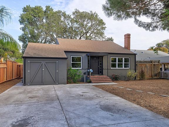 2nd image of 7 Iris Ln