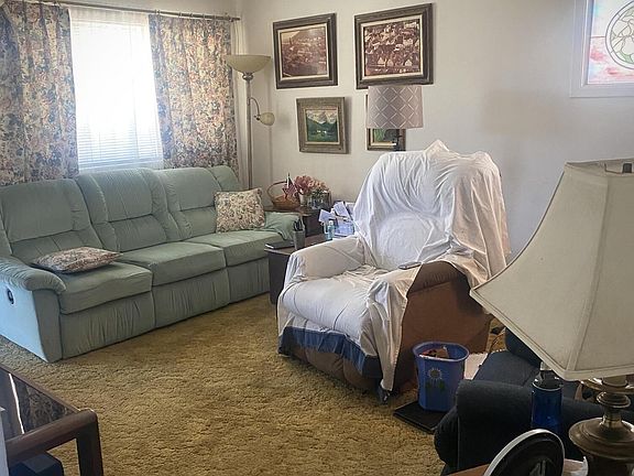 5th image of 4951 Camden Cir