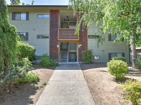 23405 16th Avenue S #C203, Des Moines, WA 98198
