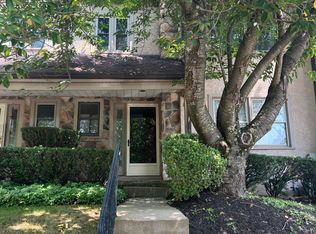61 Woodstream Dr, Chesterbrook, PA 19087