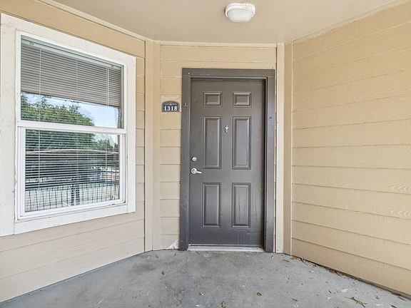2nd image of 12151 N Interstate Highway 35 #3B-2Ba-1250Sqft