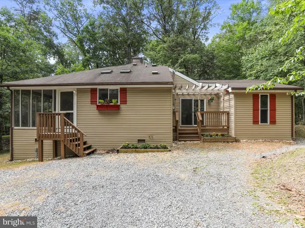 61 Shawnee Trl, Hedgesville, WV 25427