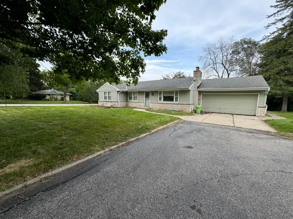 3840 Pilgrim Rd, Brookfield, WI 53005