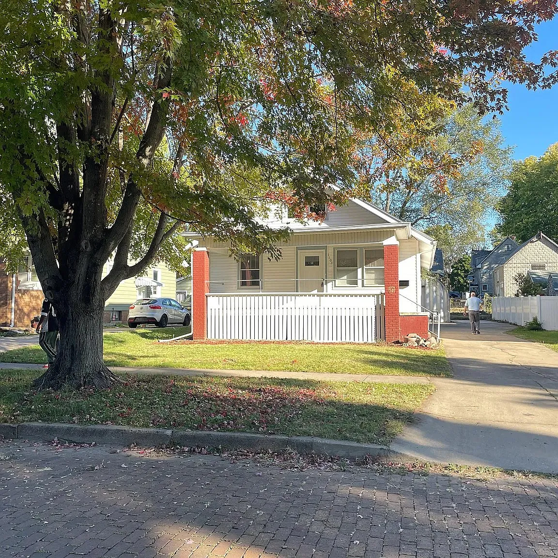 1105 E Kansas St photo 1