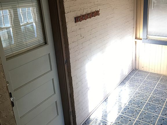 Enclosed Porch off of Kitche