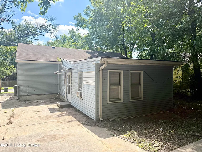 3423 Glendale Ave — Photo 11