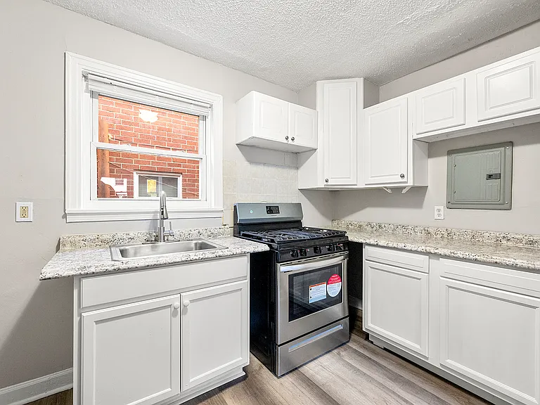 592 Cooper St SW #2 — Photo 7