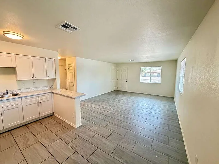 3701 N 9th Pl — Photo 4