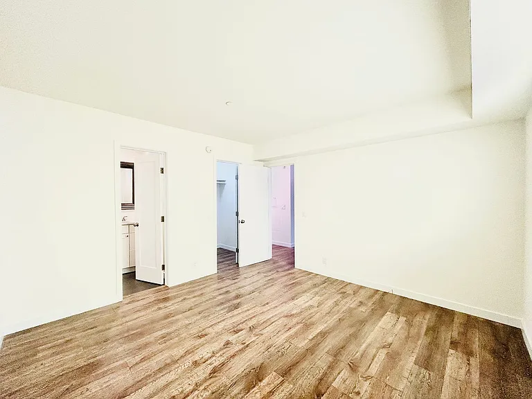 2504 Pacific Ave — Photo 11