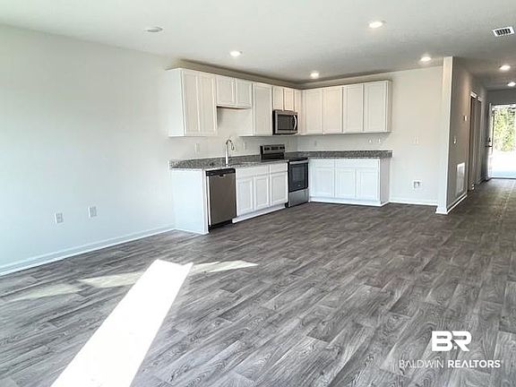 3rd image of 507 W Marigold Ave