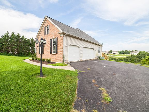 2nd image of 2405 Nora Ct