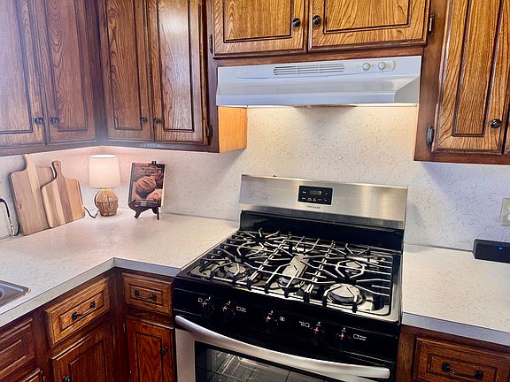 4th image of 40 Arapaho Dr