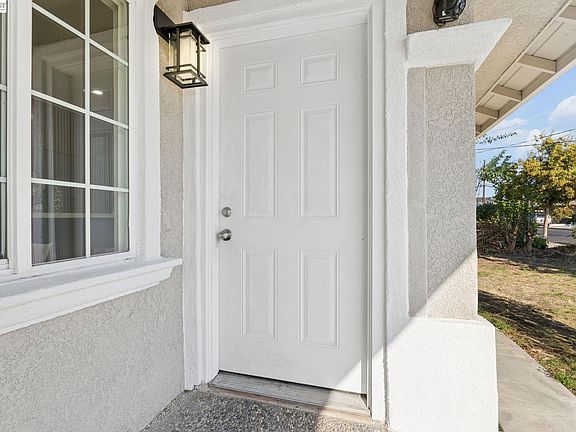 3rd image of 27745 Andrea St