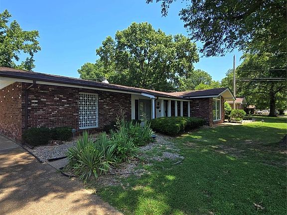 2nd image of 2021 Claudine Dr