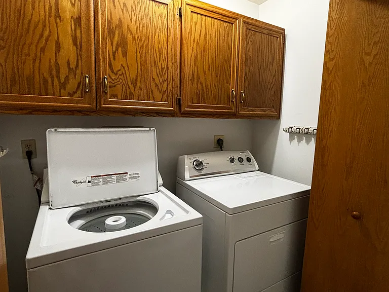 1545 Helen Ct — Photo 18