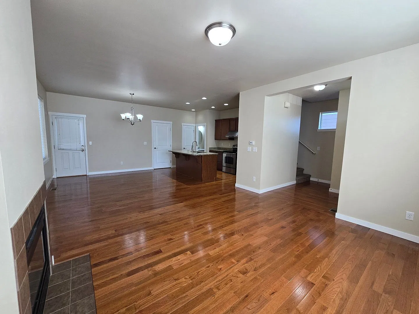 3 Bedroom, 2.5 Bathroom House — Photo 4