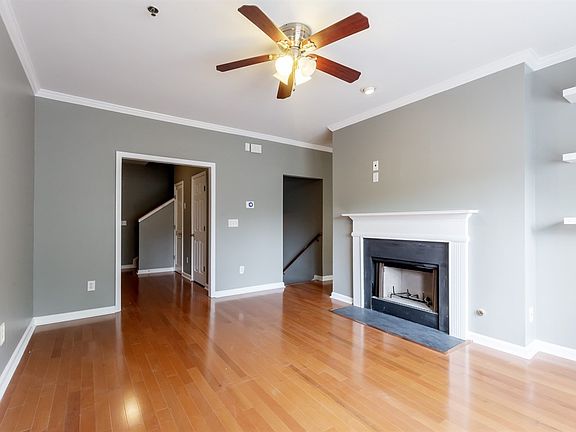 5th image of 907 Spring Heights Ln SE