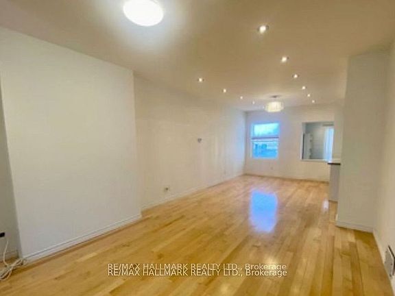 3rd image of 228 Gainsborough Rd
