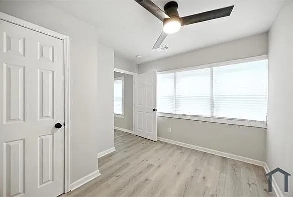 594 Robert Henry St — Photo 34