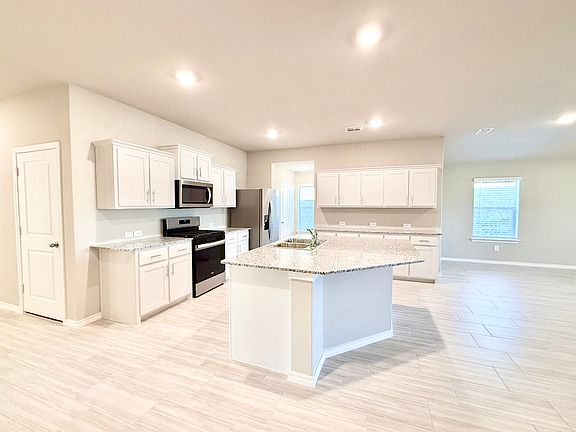 5th image of 8420 Hollymead Ln