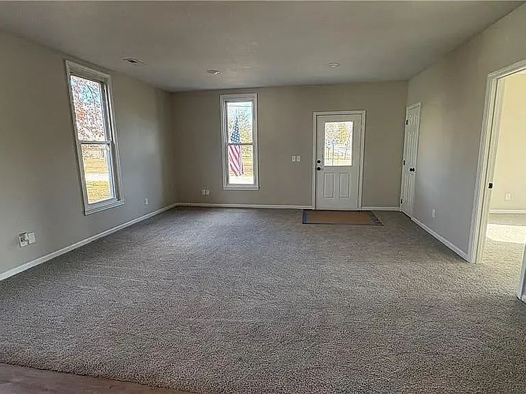 104 S Clark St — Photo 6