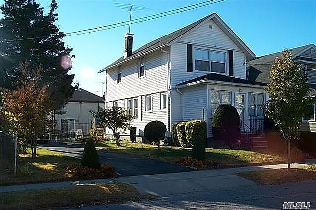 1st image of 102 Barwick St