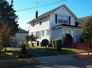 102 Barwick St, Floral Park, NY