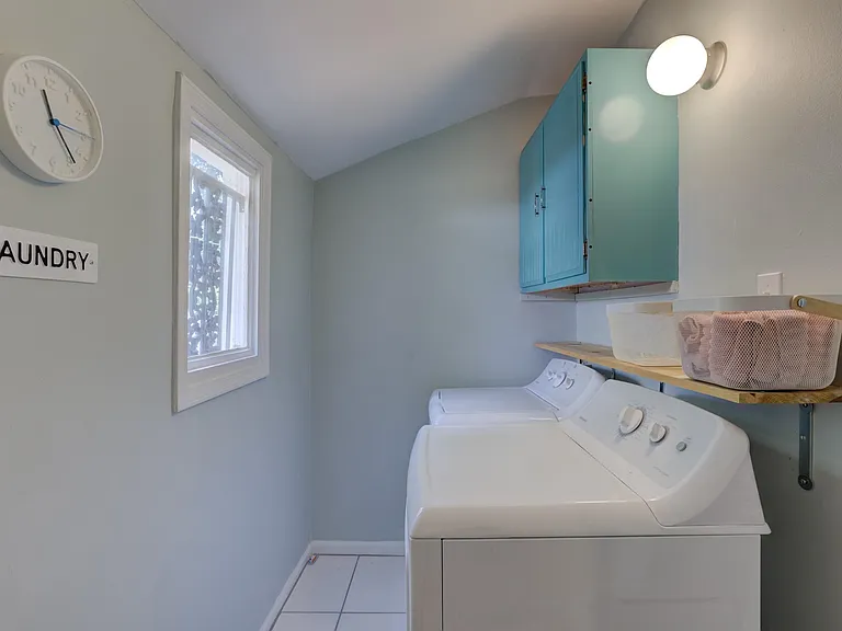 1075 Meda St — Photo 20