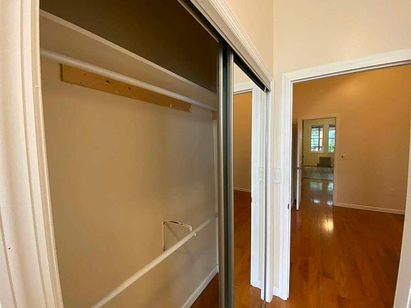 5th image of 148 Evergreen Ave #1R